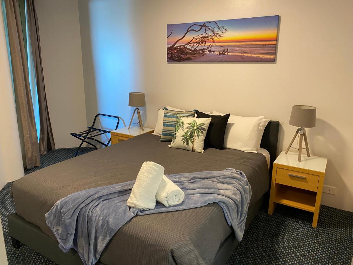 Mooloolaba Beachfront: Superior Resort Apartment Екстер'єр фото